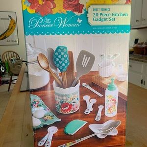Pioneer Woman 20 Piece Kitchen Gadget Set (Sweet Romance)